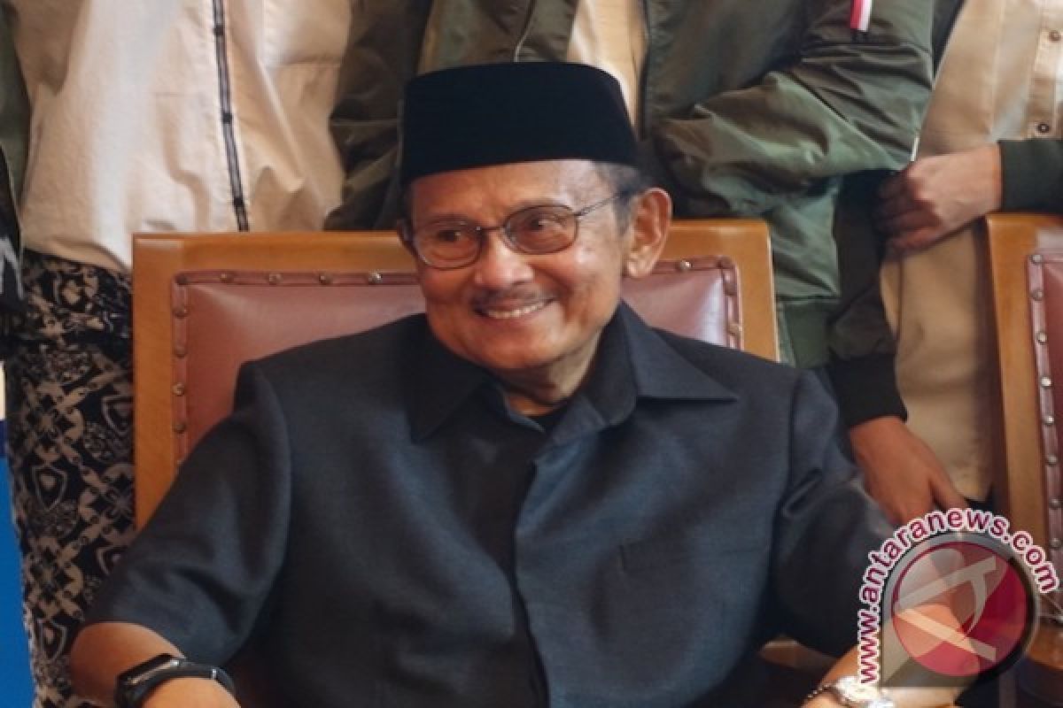 Kata Habibie soal pentingnya membuat pesawat R80 sekarang