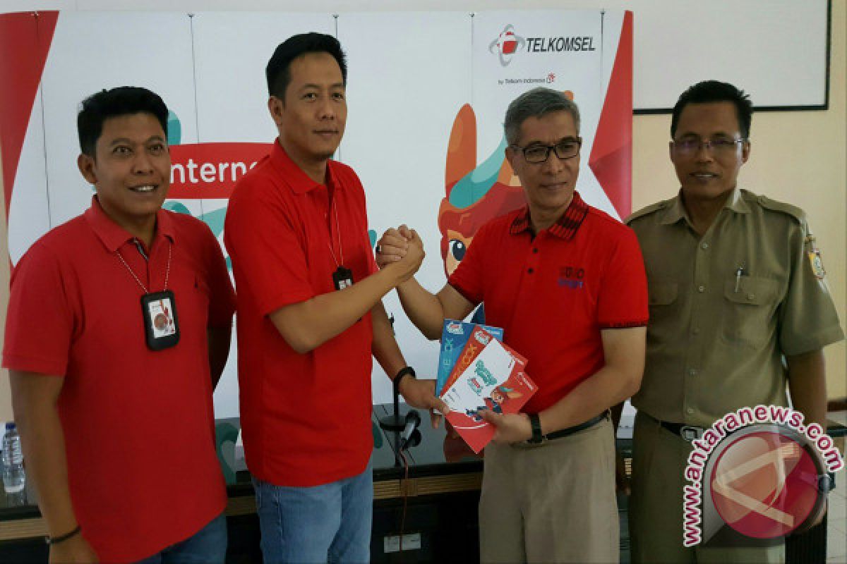 Telkomsel Kampanyekan "Internet Baik" di Lombok Timur 