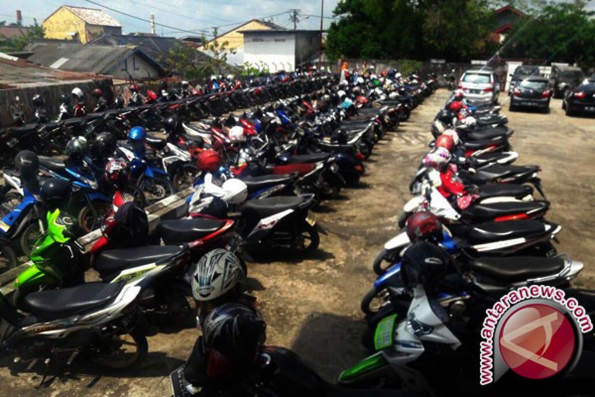 Perusda Parkir Makassar-Latanete Plaza mou parkir online