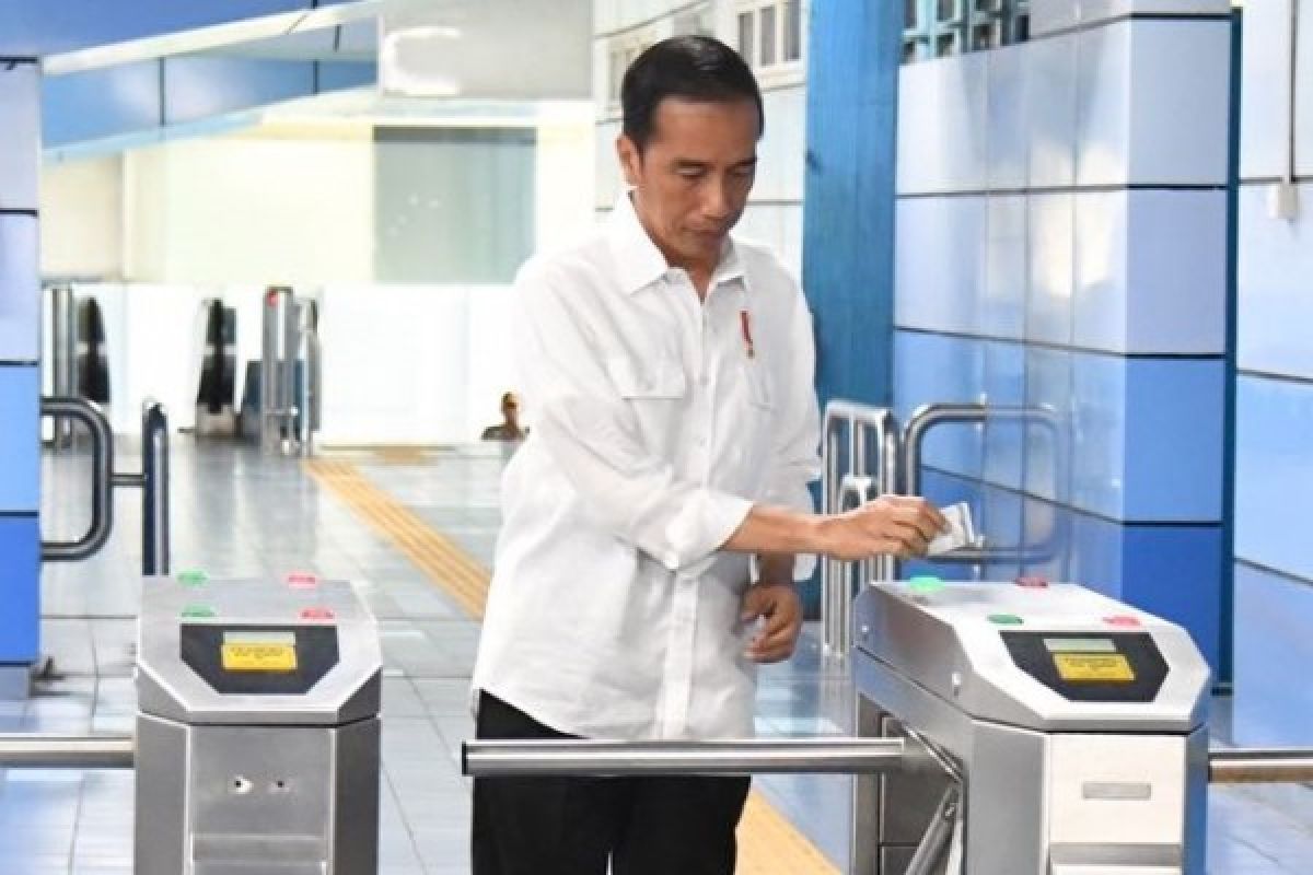 Jokowi sambangi masyarakat Pandeglang diskusi dengan kades