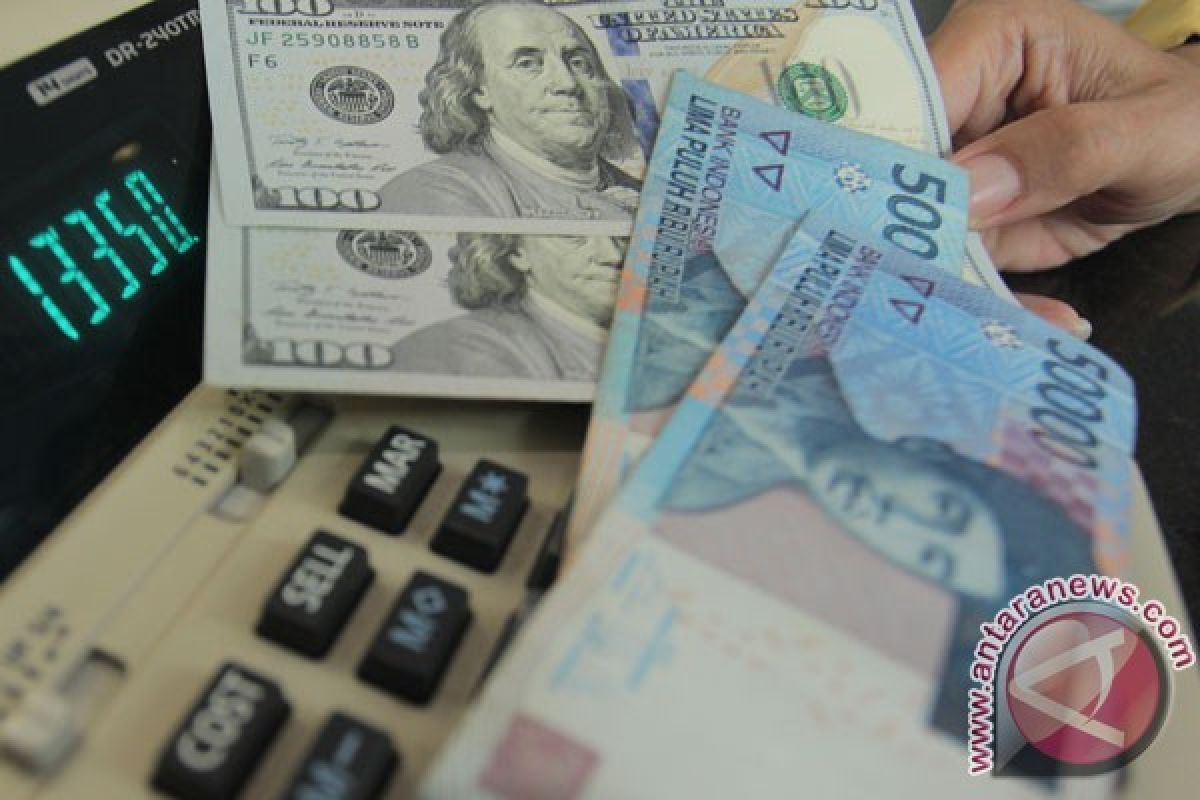 Rupiah ditransaksikan Rp13.522 per dolar AS