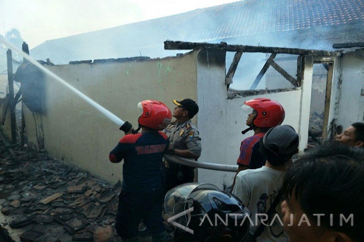 Gedung SMA YP Kota Blitar Terbakar    