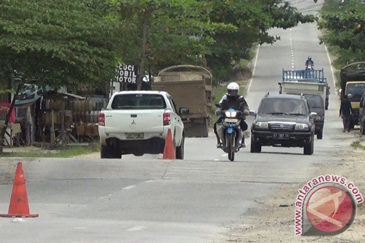 Infrastruktur jalan di Penajam dinilai tidak layak