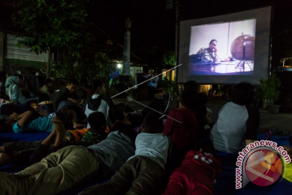 Soldiers Instructed to Watch Film on Communist Party`s Coup Attempt