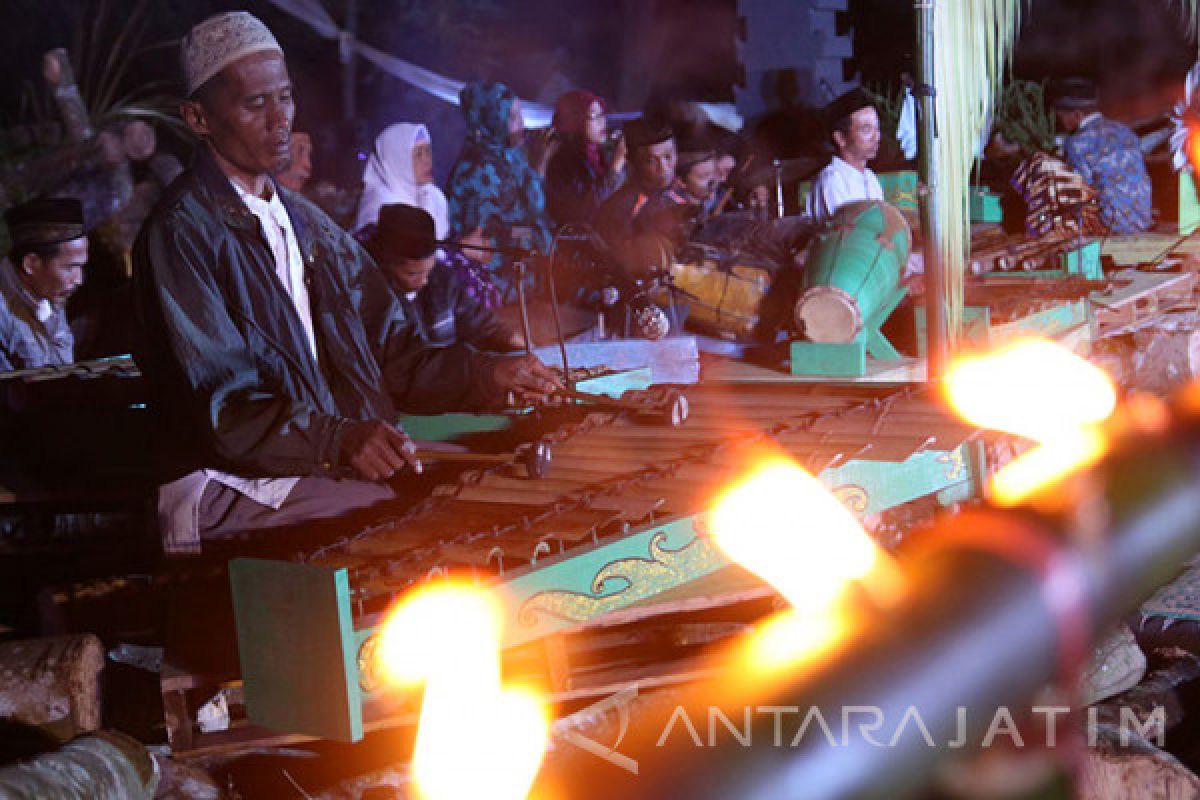 Pertunjukan Gamelan Deling
