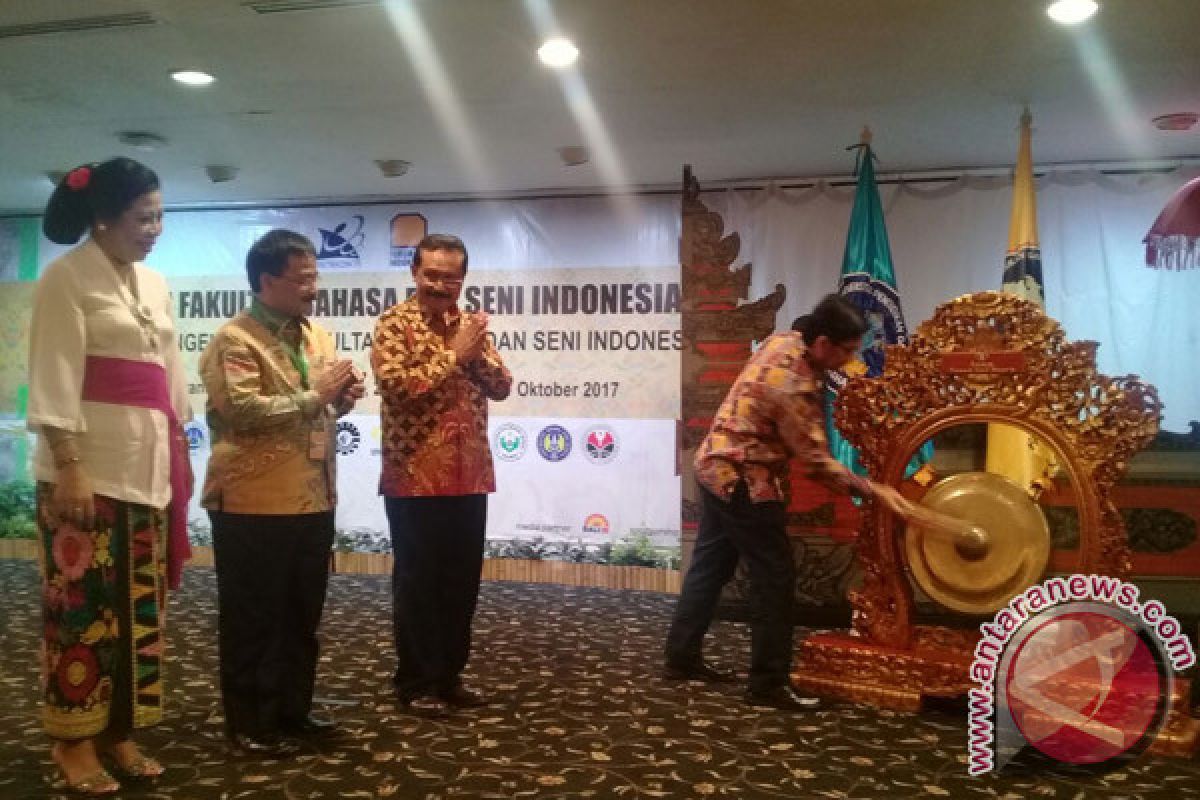 Kemenristekdikti-Undiksa Menggelar Forum FBS di Bali