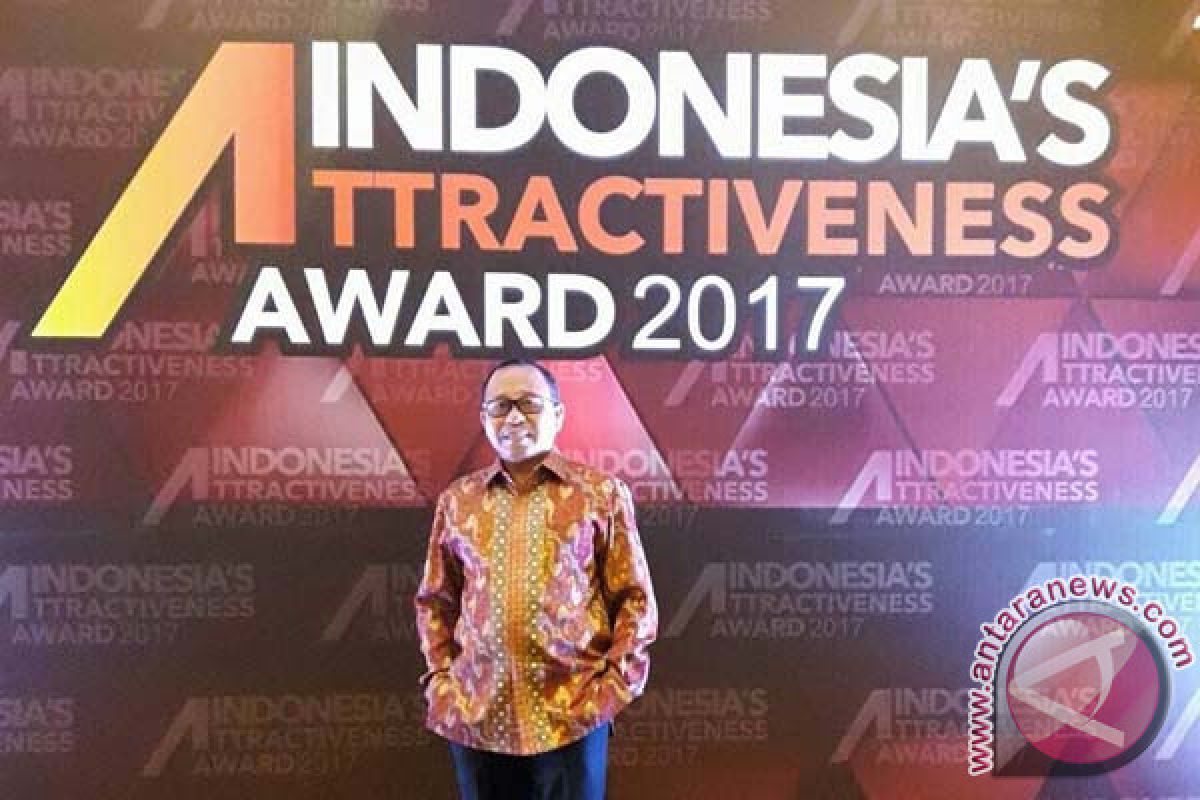Bupati Matra Terima Penghargaan Indonesia Attractiveness Award 2017