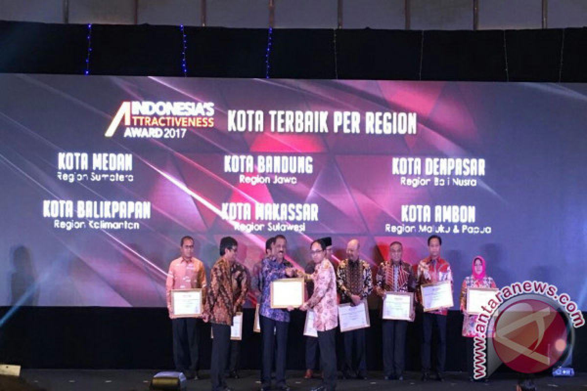 Ambon Raih Dua Penghargaan Indonesia`s Attractinevess Award 2017