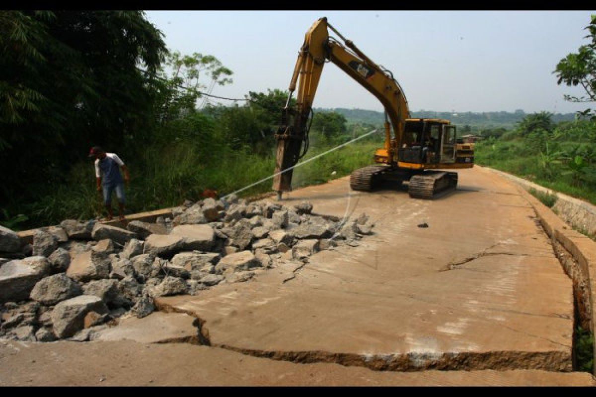 Kerusakan Jalan Nasional di Sekadau Mulai Diperbaiki