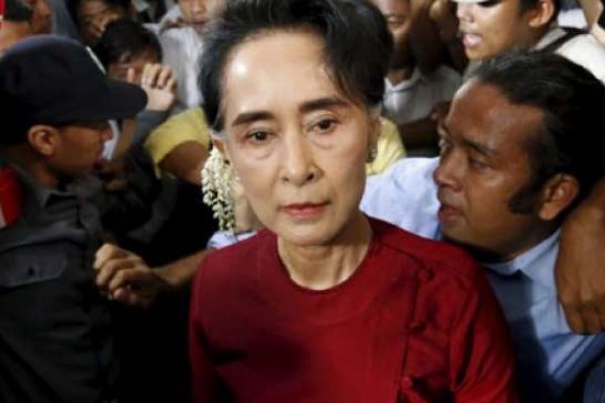 Aung San Suu Kyi Didesak Hentikan Kekerasan Terhadap Rohingya