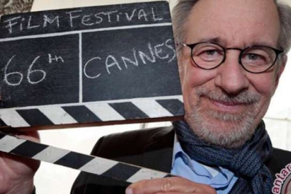 Bagaimana Jadinya Jika Steven Spielberg Berada Di Depan Kamera