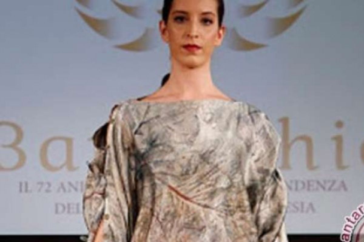 Batik karya Novita Yunus Unjuk Gigi Di Italia