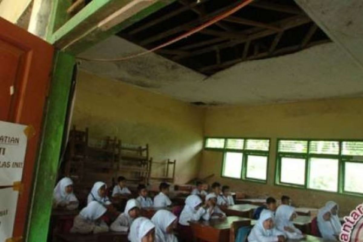 Belasan Sekolah Di Siak Terima Bantuan Pemerintah Untuk Rehabilitasi Bangunan