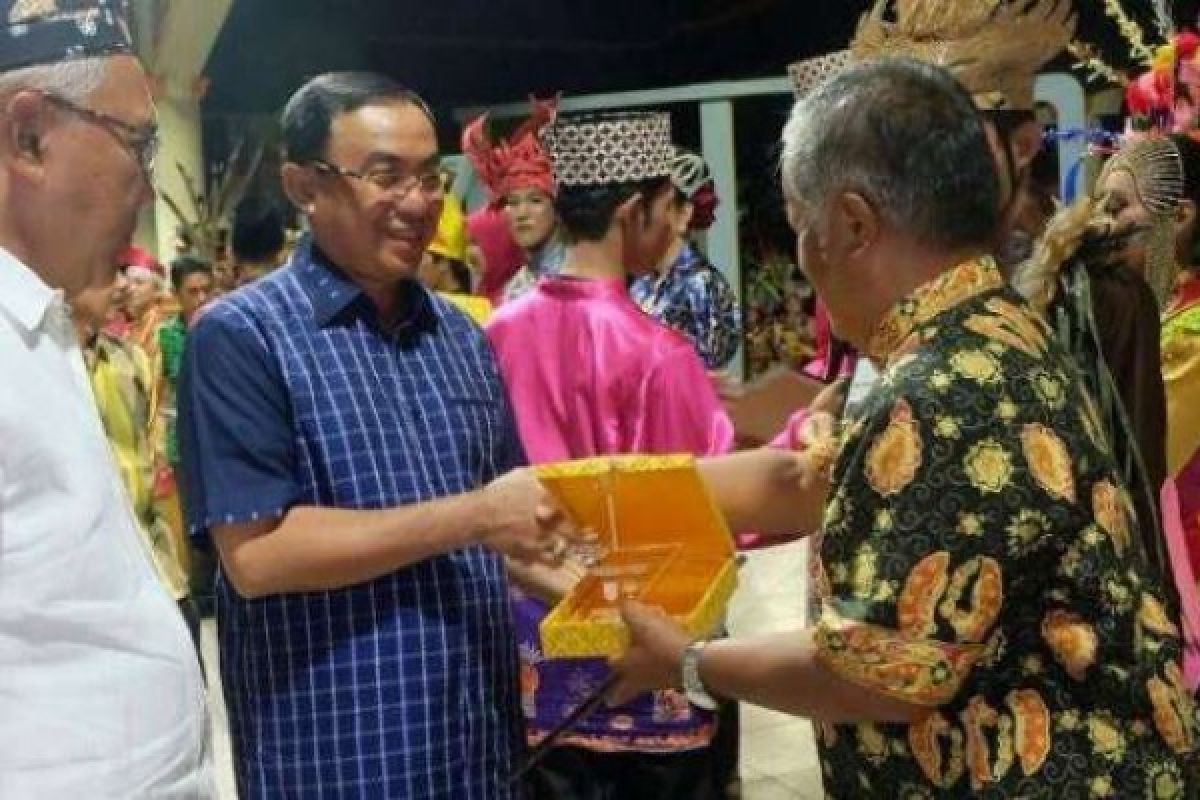 Bupati Inhil Dampingi Gubri Saksikan Gelar Seni Melayu Serumpun