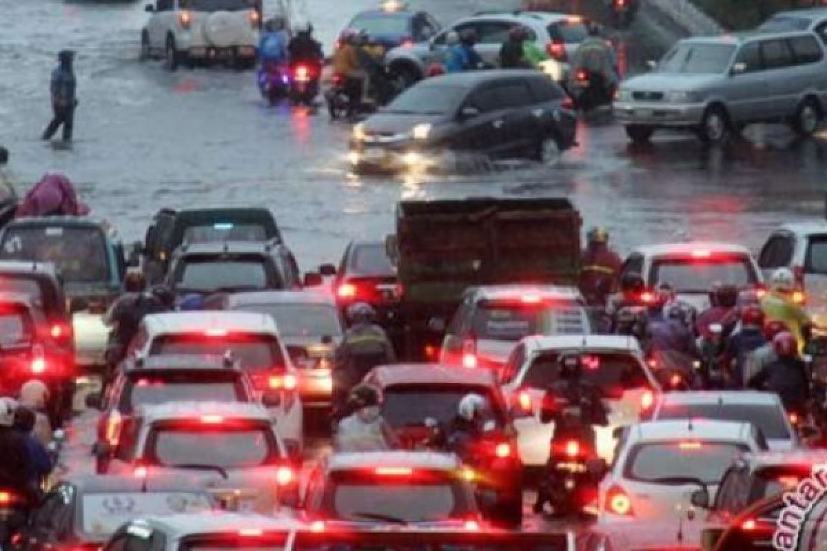 Dua Alat Berat Disiagakan Guna Antisipasi Banjir Di Pekanbaru