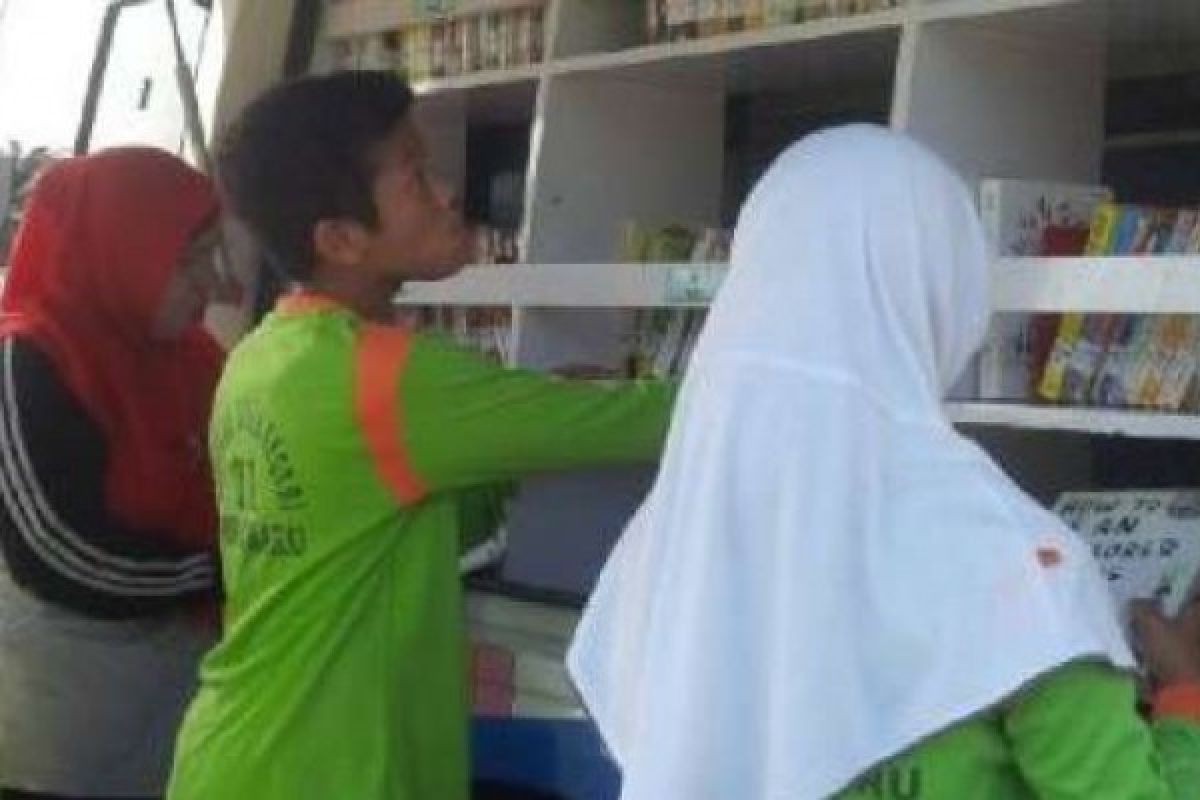 Kuansing Terima Bantuan Mobil Pustaka Keliling