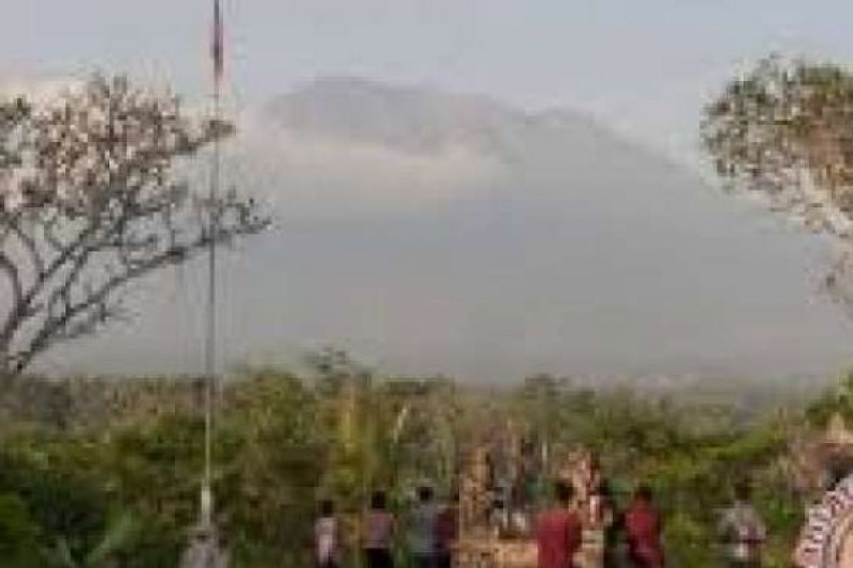 Masyarakat Mulai Mengungsi Antisipasi Erupsi Gunung Agung