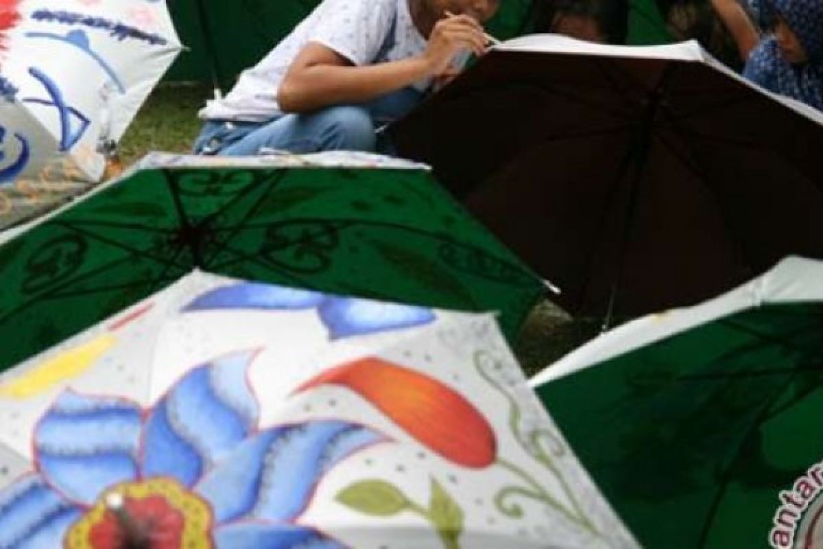 Pura Mangkunegaran Solo Dihiasi Ratusan Payung Cantik