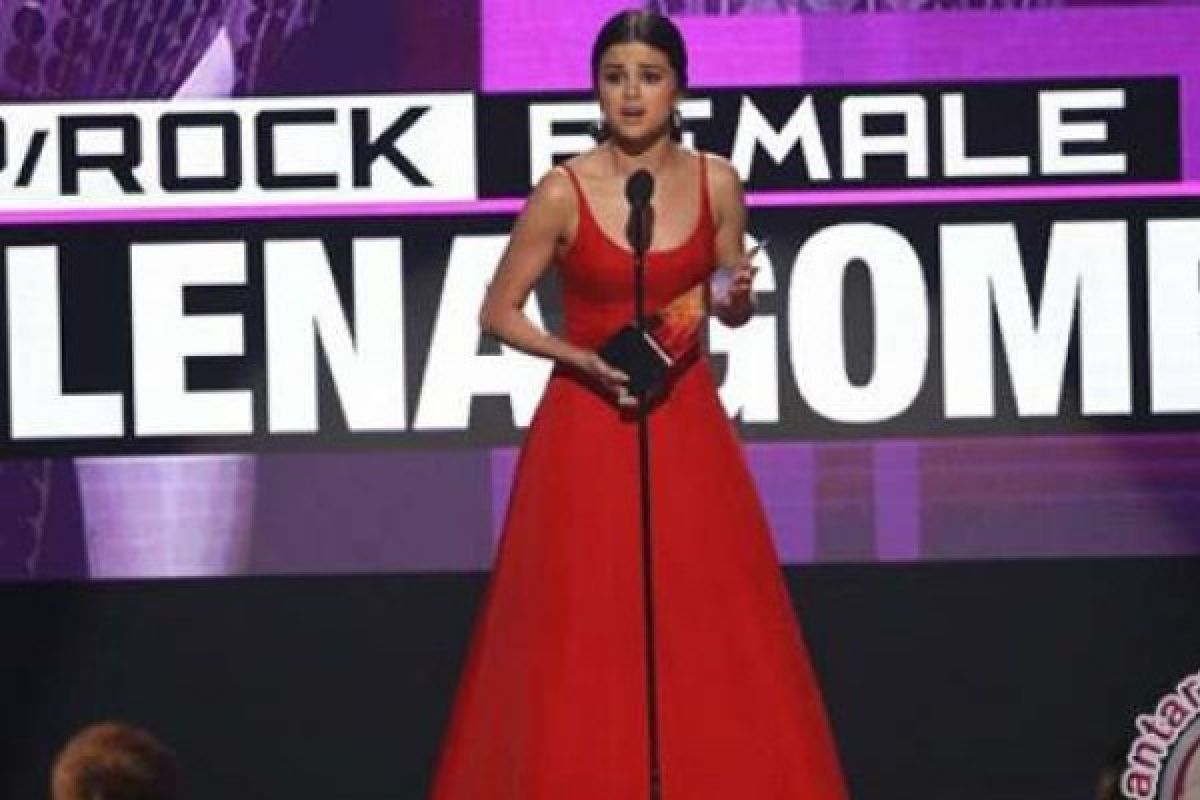 Selena Gomez Akui Telah Melakukan Transplantasi Ginjal