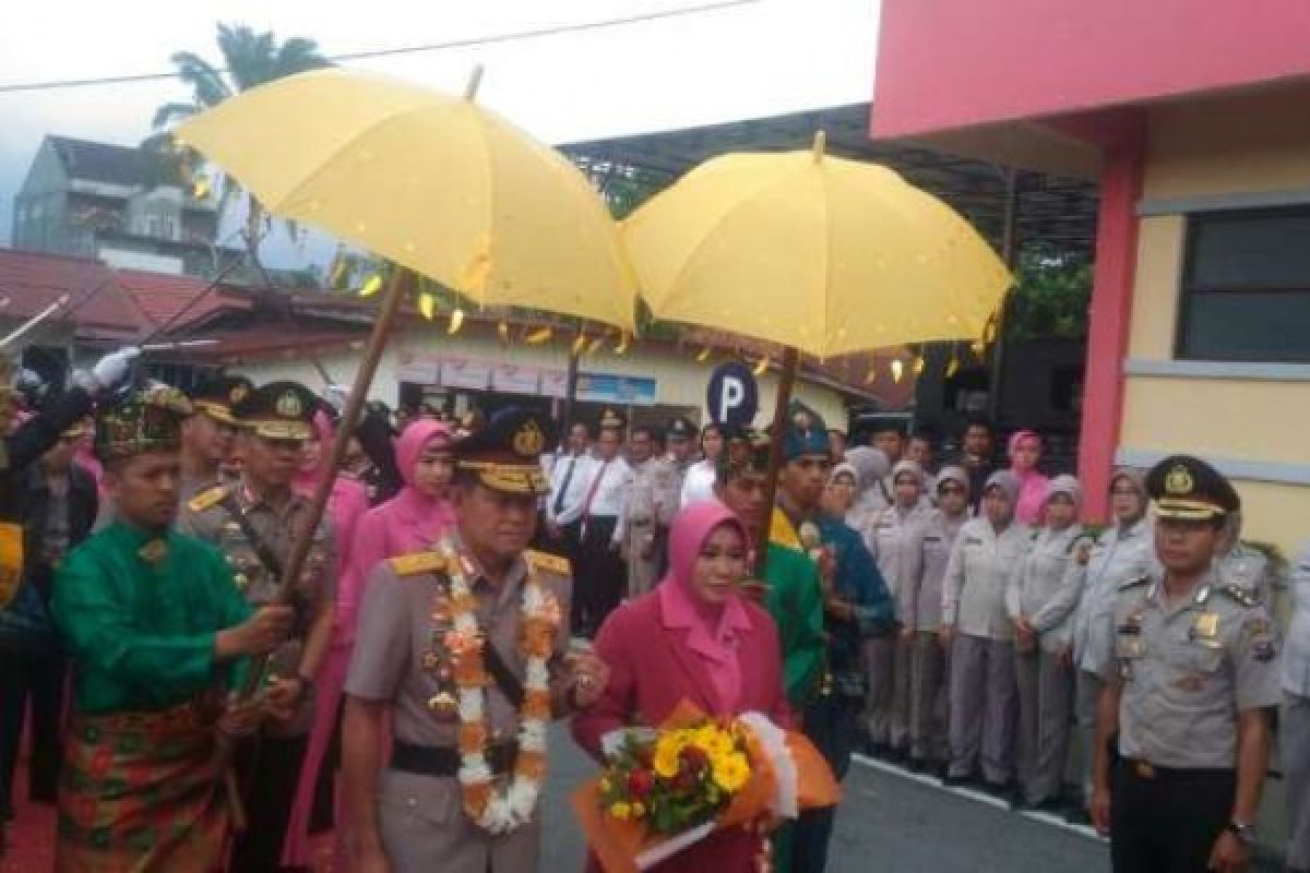 Video Penyambutan Kapolda Riau yang baru, Brigjend Pol Nandang