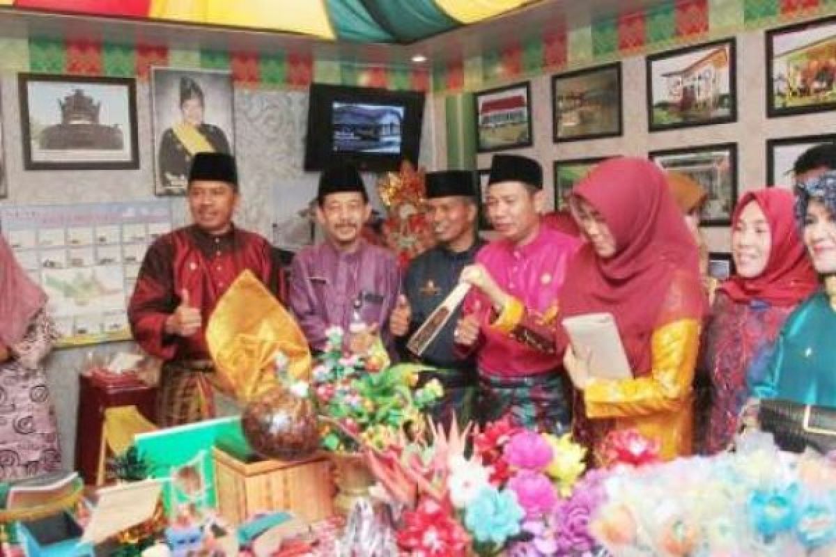 Wabup Siak Resmikan Gerai Bazar MTQ 