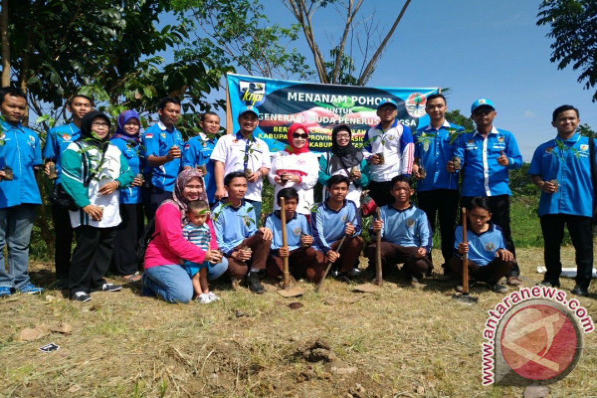 37 Sekolah Adiwiyata Tapin Tanam Ramania 