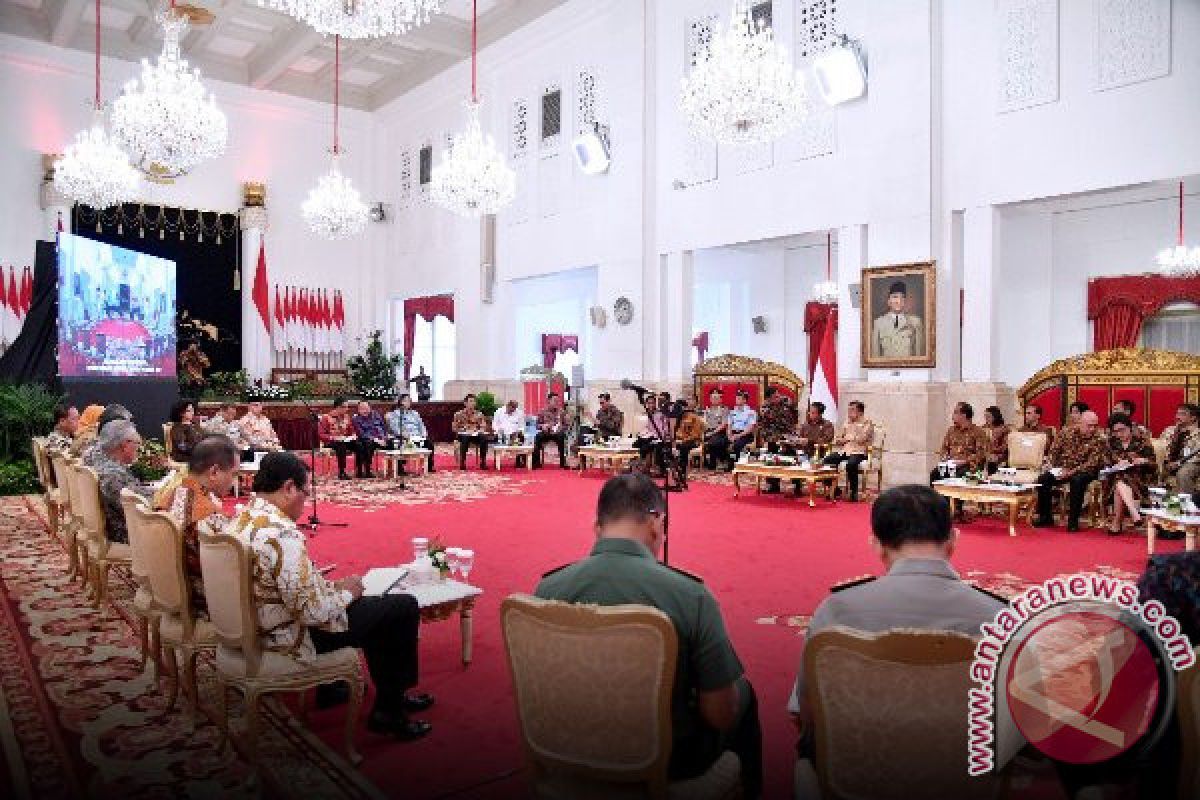 Presiden ingatkan menteri, panglima TNI, Kapolri fokus pada tugasnya