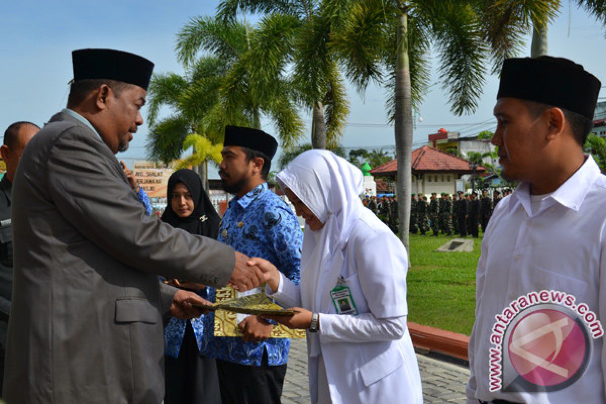 Pegawai tidak tetap Aceh Barat terima SK