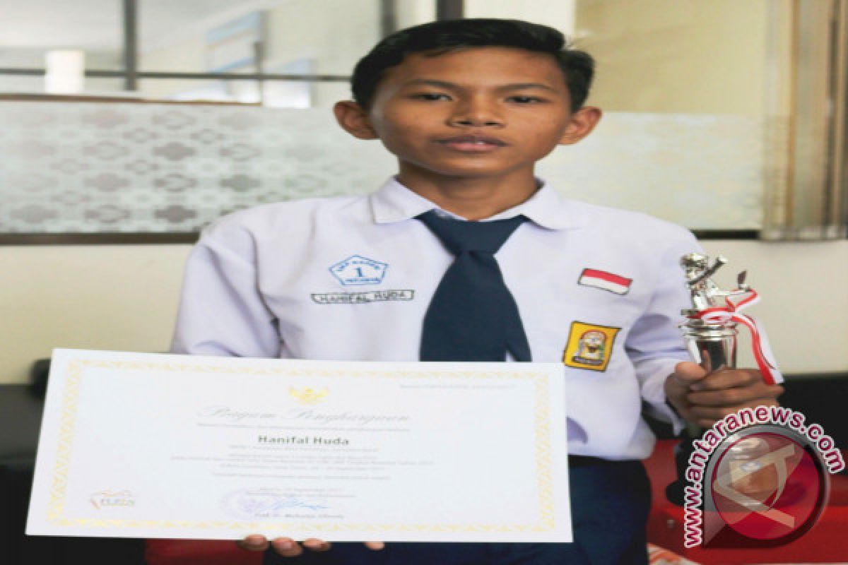 Hanifal Huda, Pelajar Asal SMPN Pariaman Peraih Juara Tiga FLS2N