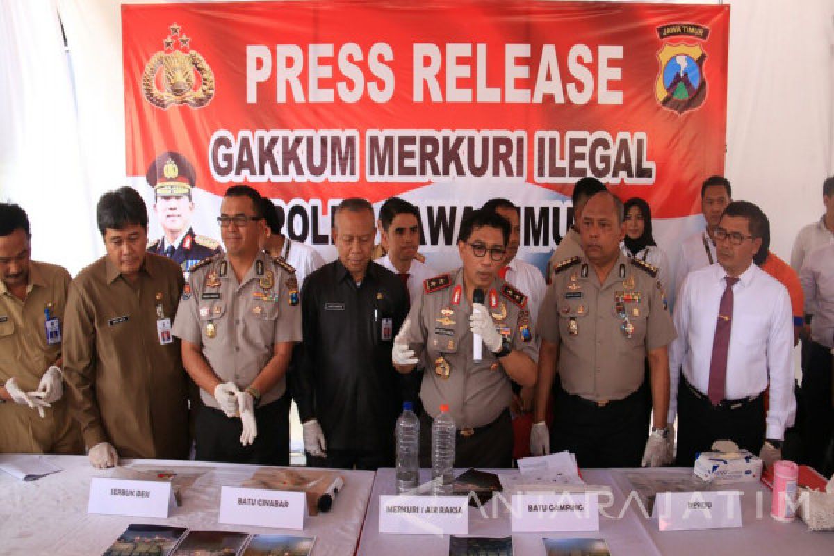 Polisi Amankan 1,700 Kilogram Merkuri Ilegal di Tuban (Video)