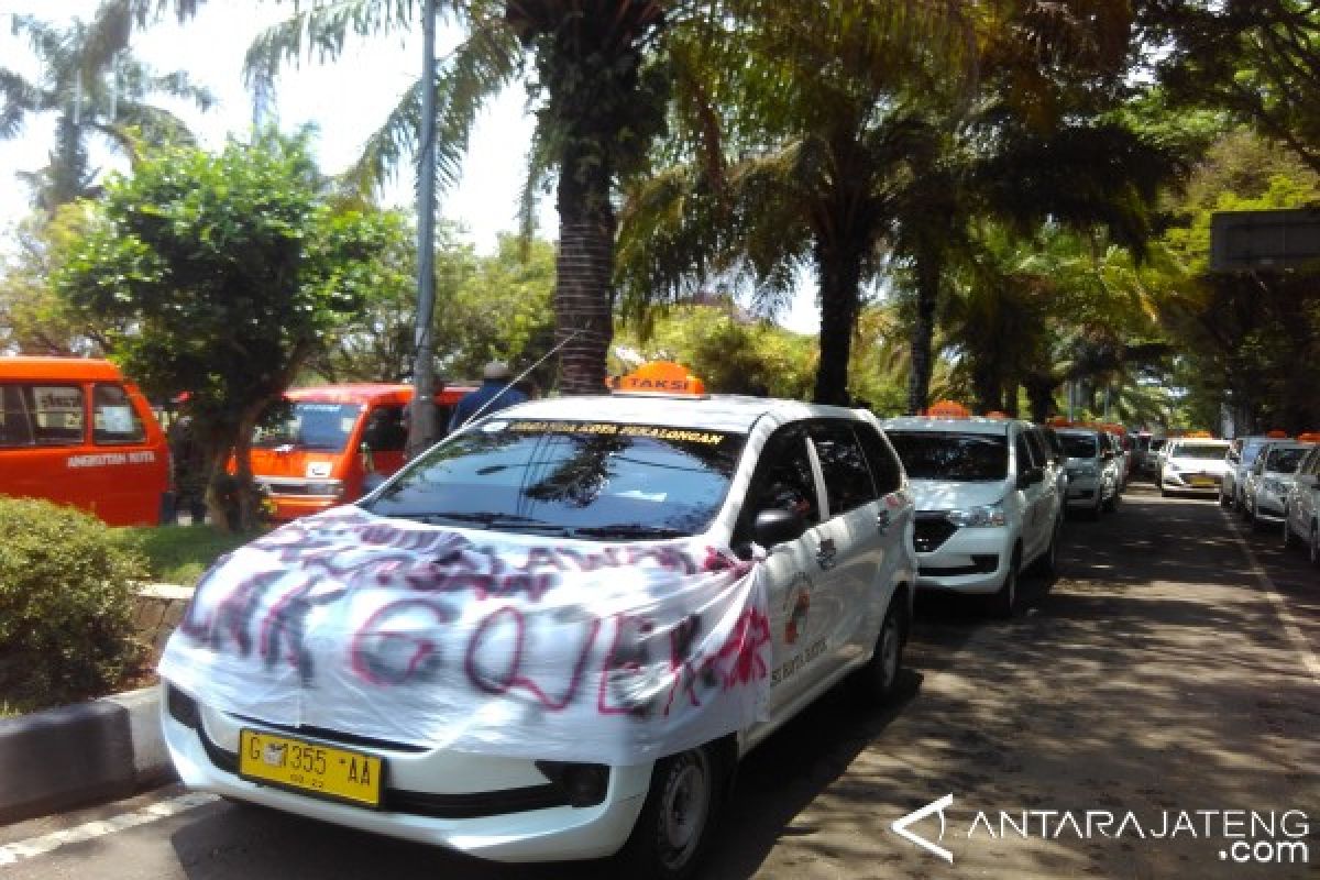 Angkutan Umum Pekalongan Tuntut Pembubaran Transportasi Daring