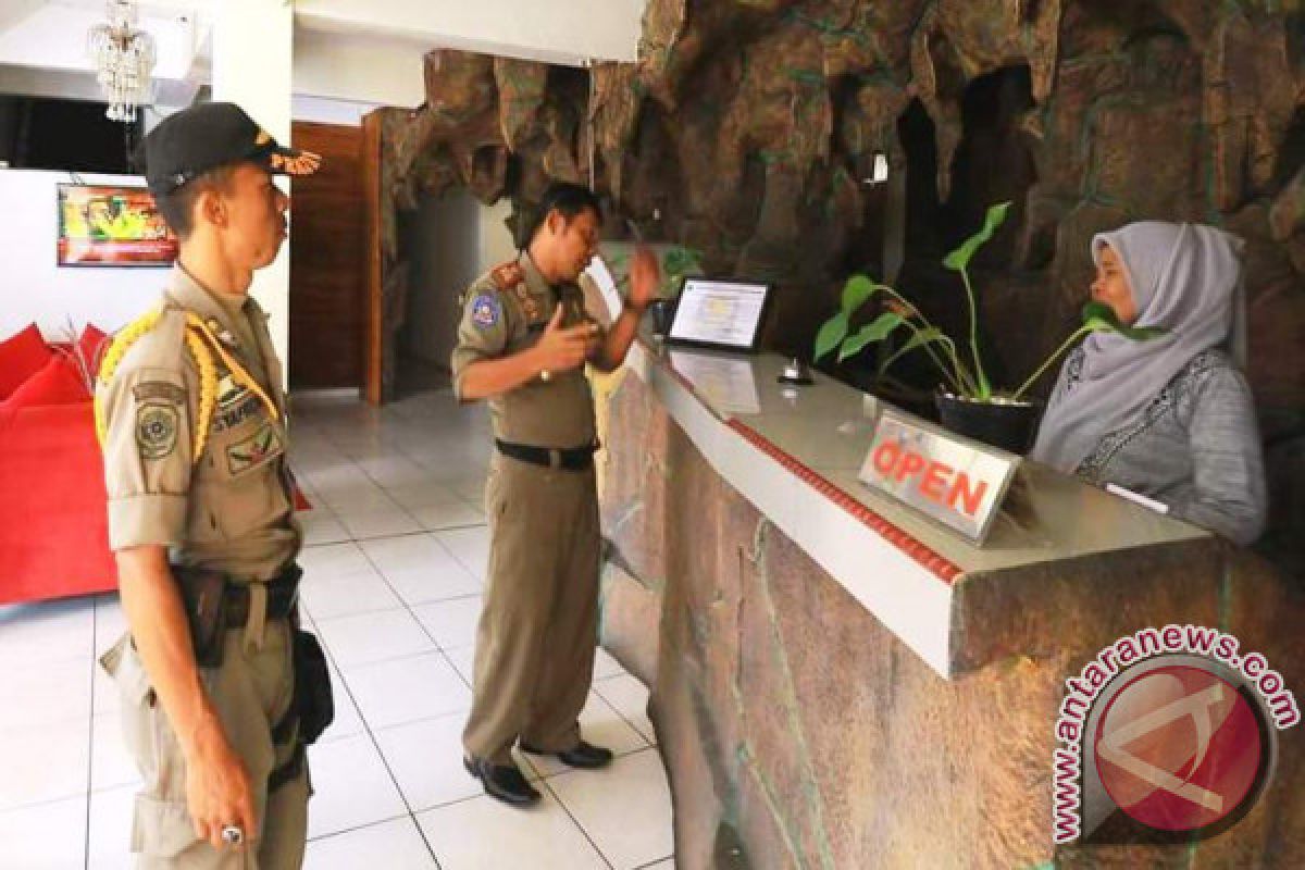 Satpol PP Padang Panjang Lakukan Razia Gabungan