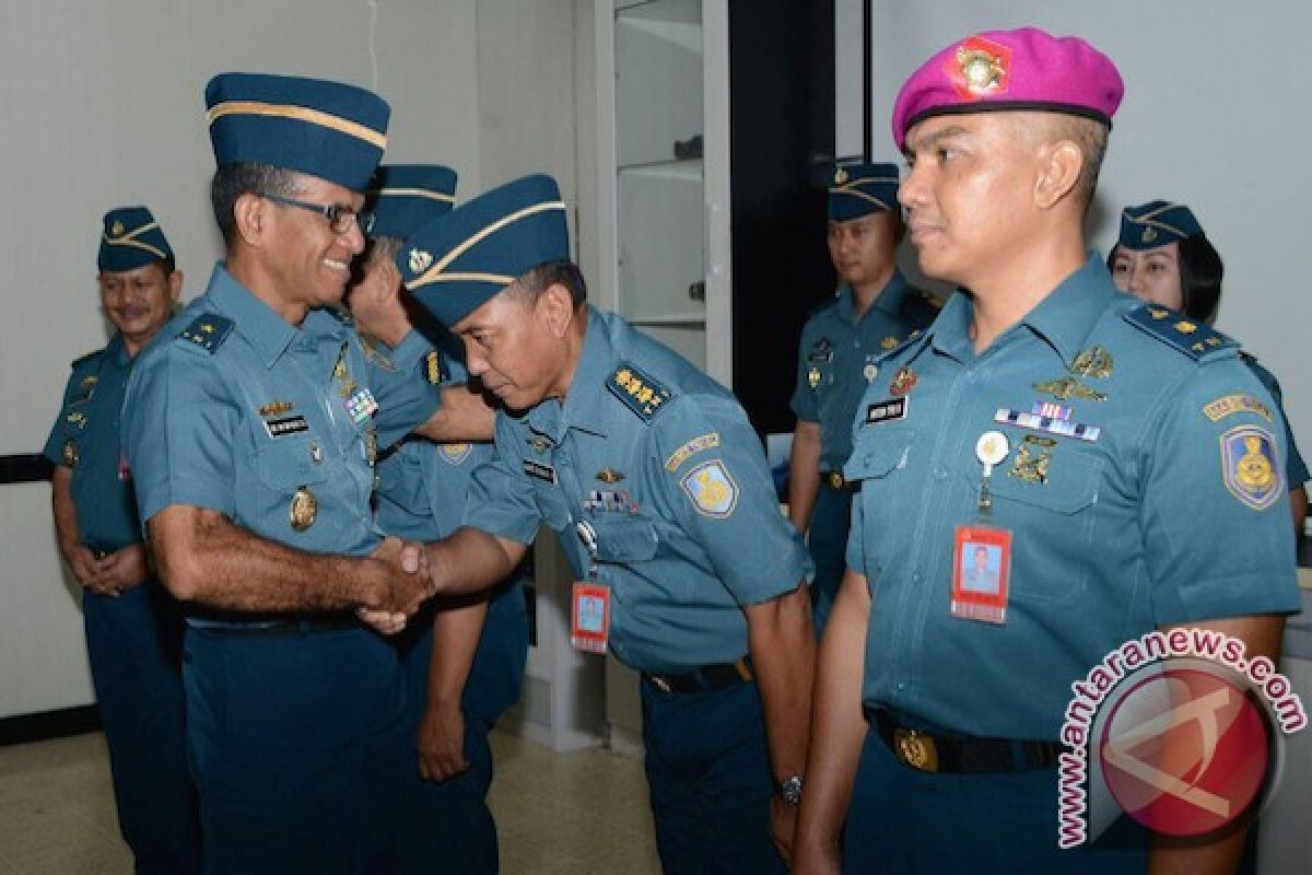 Personel Dinas Penerangan TNI AL naik pangkat