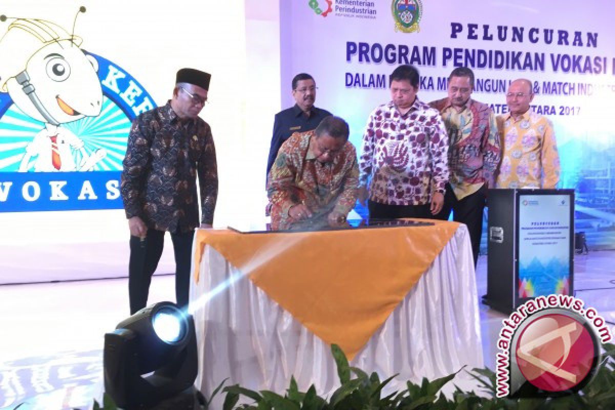 Luncurkan Program Pendidikan Vokasi, Menteri Saling Berbalas Pantun