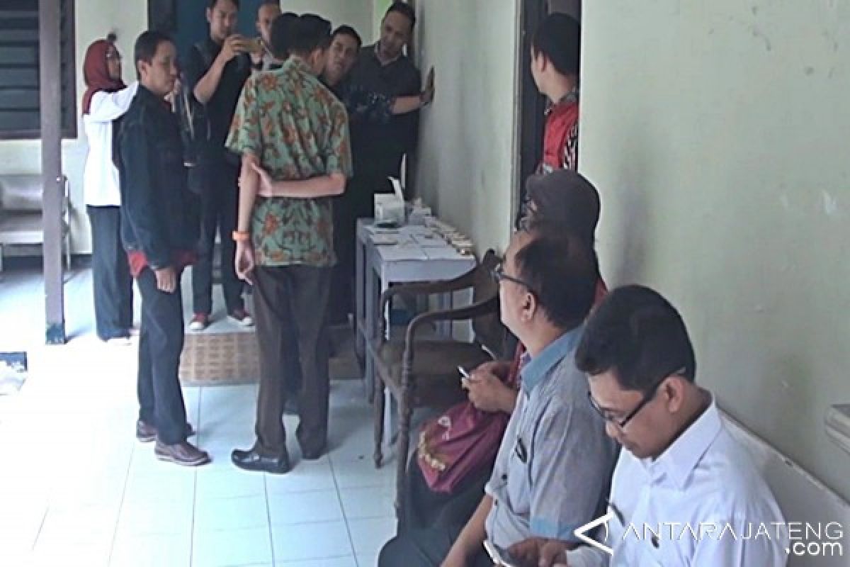 Calon Panwascam Surakarta Jalani Tes Narkoba