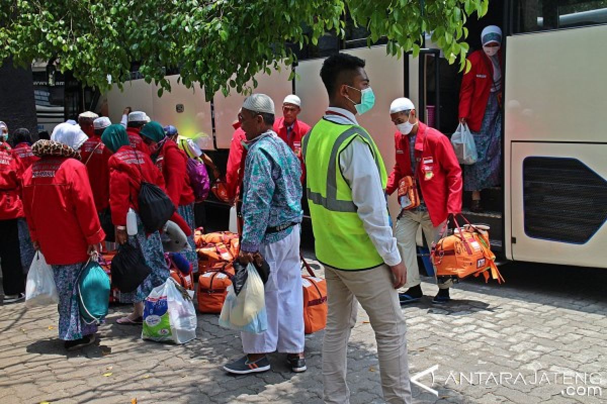 30.976 Haji Debarkasi Solo Sudah Kembali
