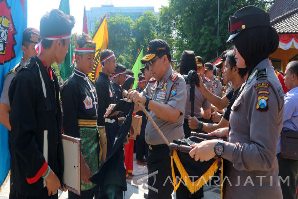 Kapolda Jatim Harapkan Semua Polres Bangun Rumah Babinkamtibmas (Video)