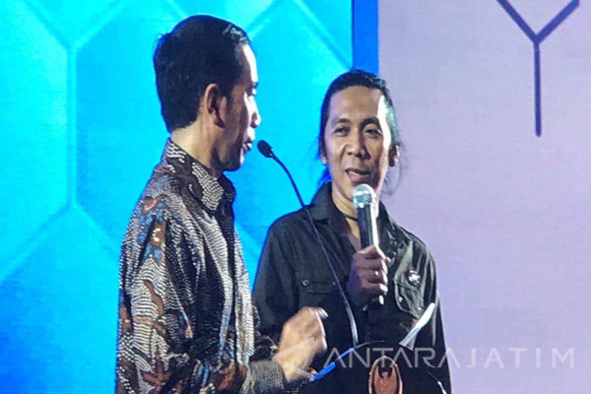 Jokowi Ajak Bimbim Slank Sepanggung Soal Narkoba (Video)