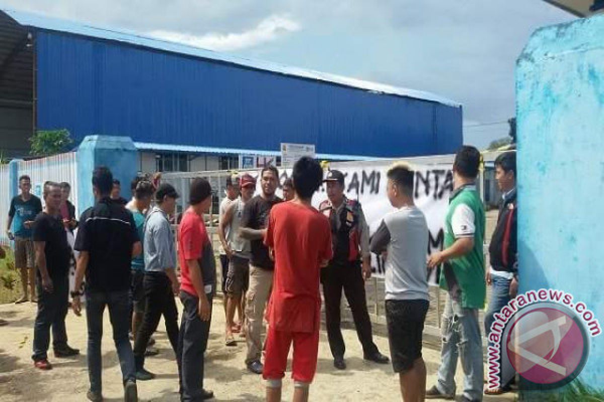 Ratusan Pekerja Tol Manado-Bitung  Demo PT Sino-HK Tuntut Gaji    