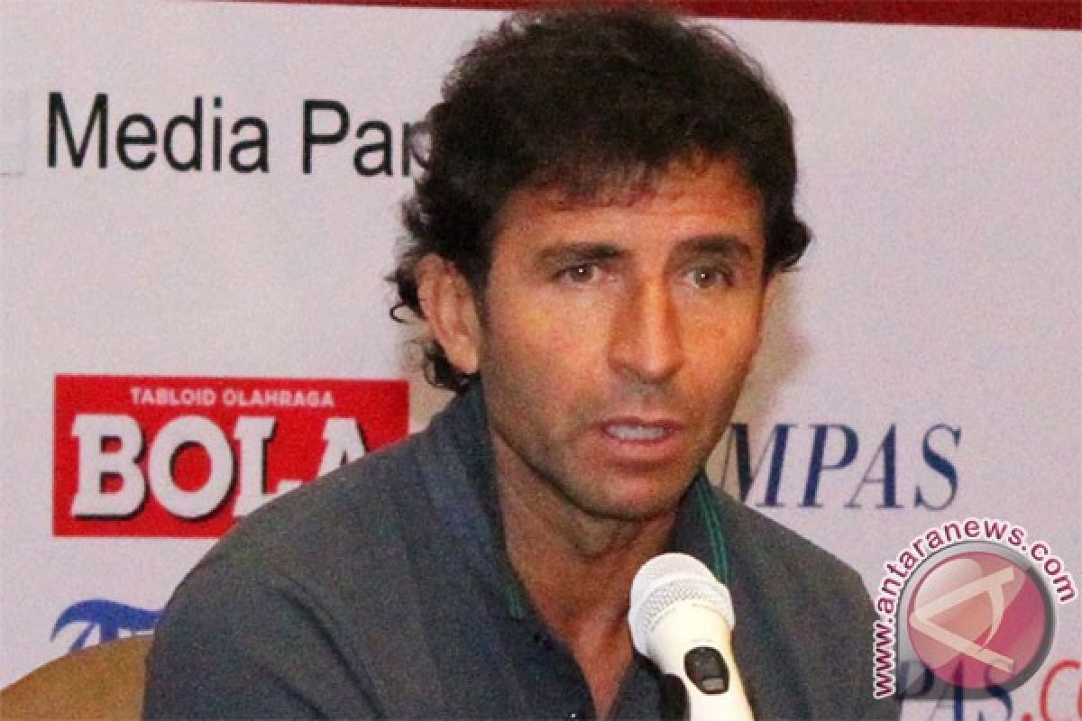 Soccer -PSSI hopes coach Luis Milla return to Indonesia