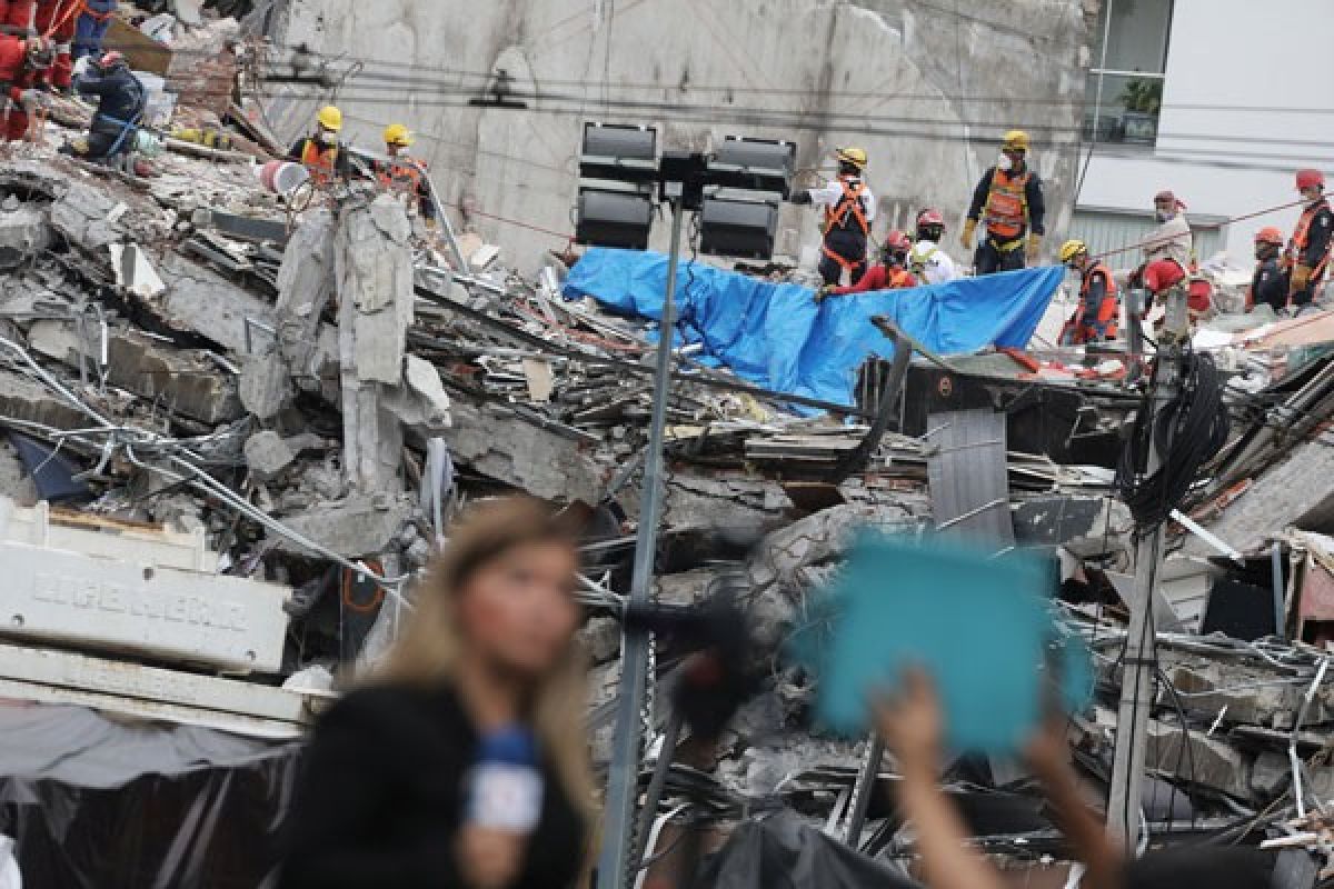 Meksiko temukan jasad terakhir dari reruntuhan pascagempa bumi