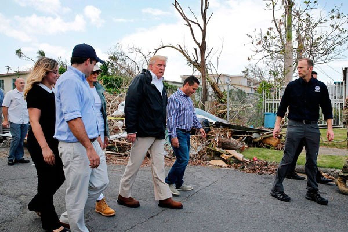 Lebih dari seribu warga masih hilang setelah badai Michael