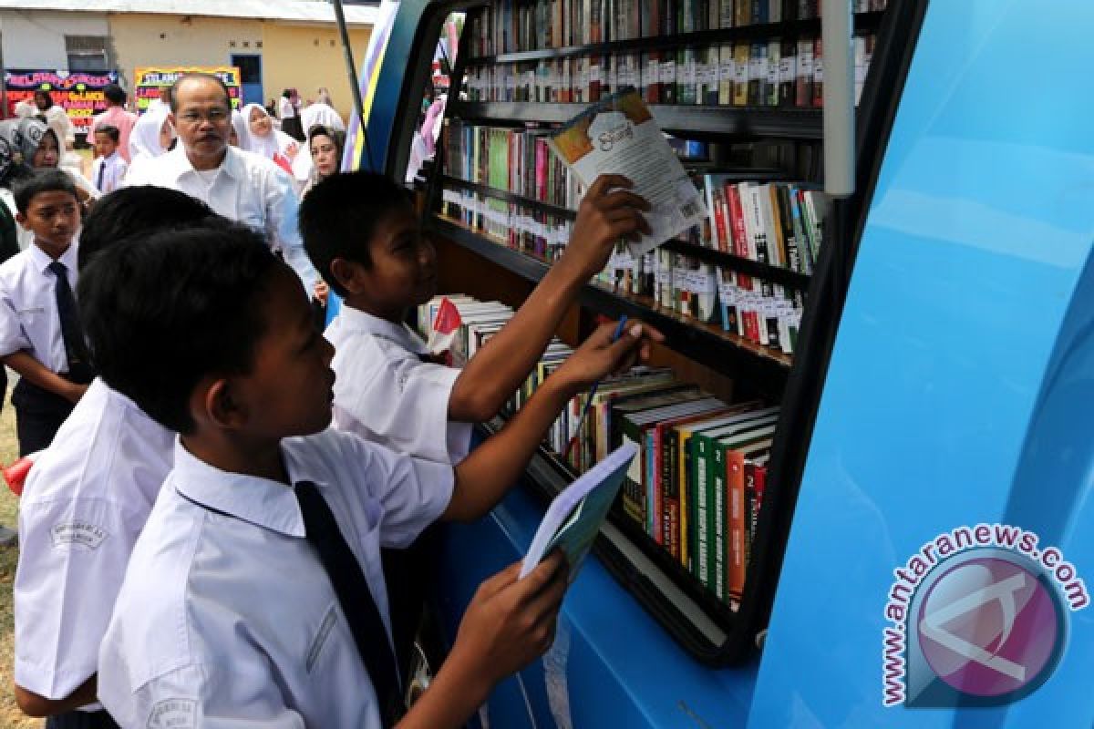 Kalbar dapat bantuan tiga mobil perpustakaan keliling