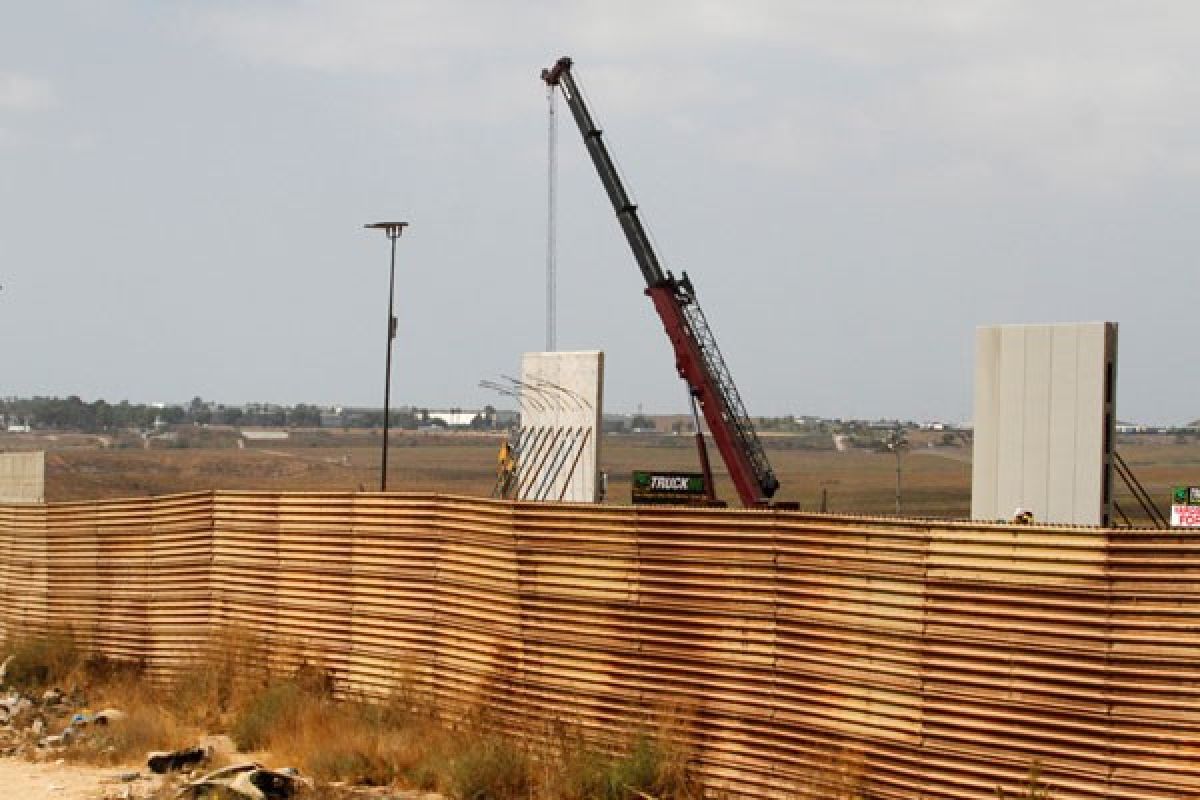Meksiko tegaskan kembali tak akan biayai pembangunan tembok perbatasan AS
