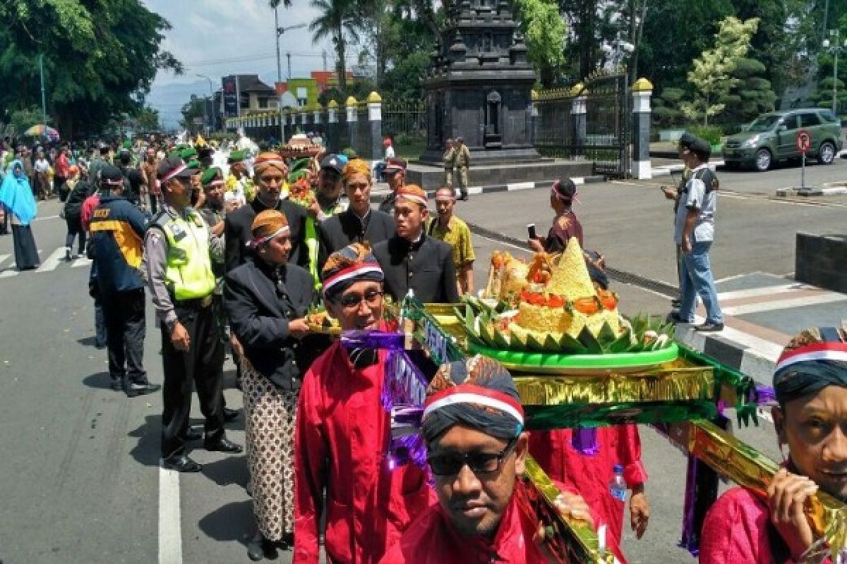 170 Tumpeng Ramaikan Gerebek Suran di Wonosobo