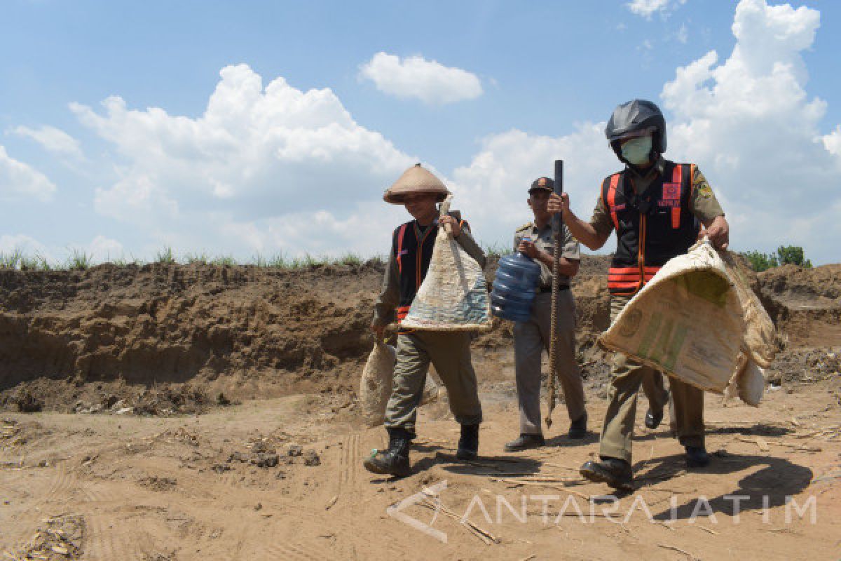 Satpol PP Jawa Timur Tutup Penambangan Liar di Madiun