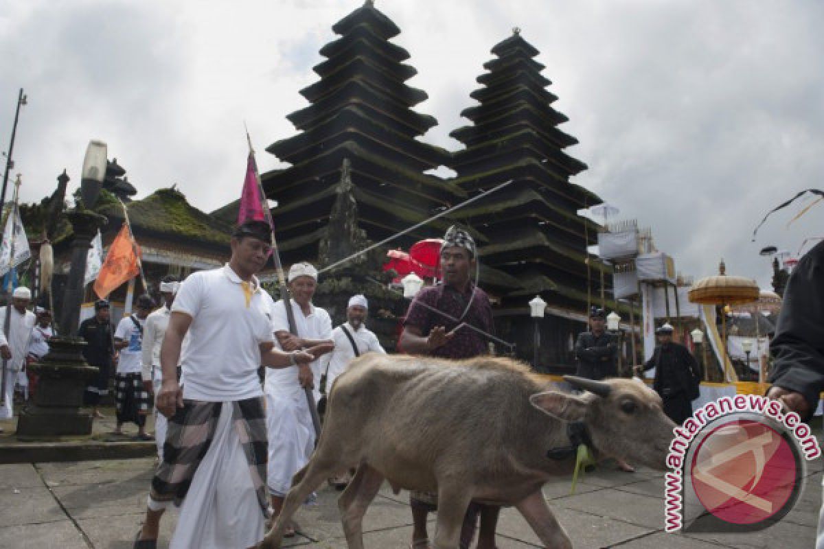 Doa Lintas Agama Mohon Gunung Agung Tidak Meletus