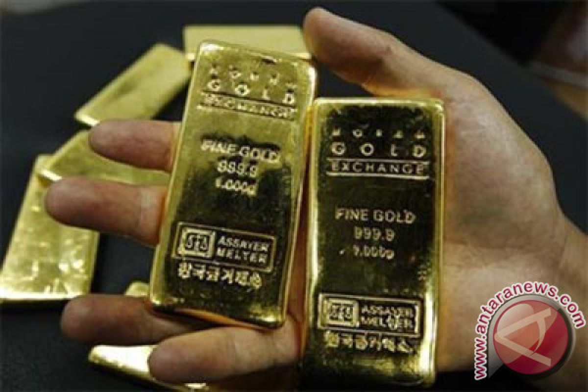 Emas jatuh satu tahun tertekan penguatan dolar