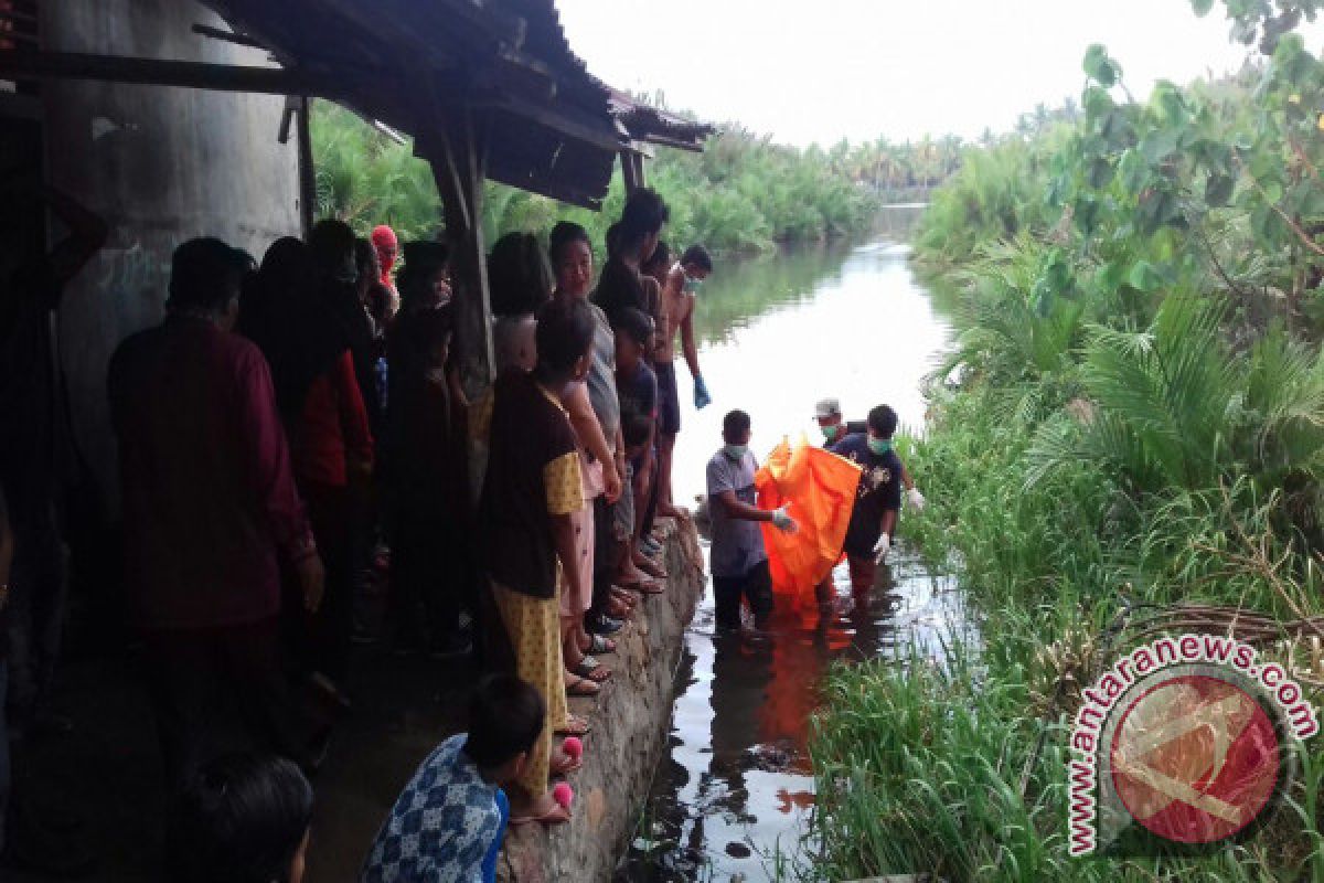 Warga Agam temukan mayat mengapung di bendungan, identitas belum diketahui