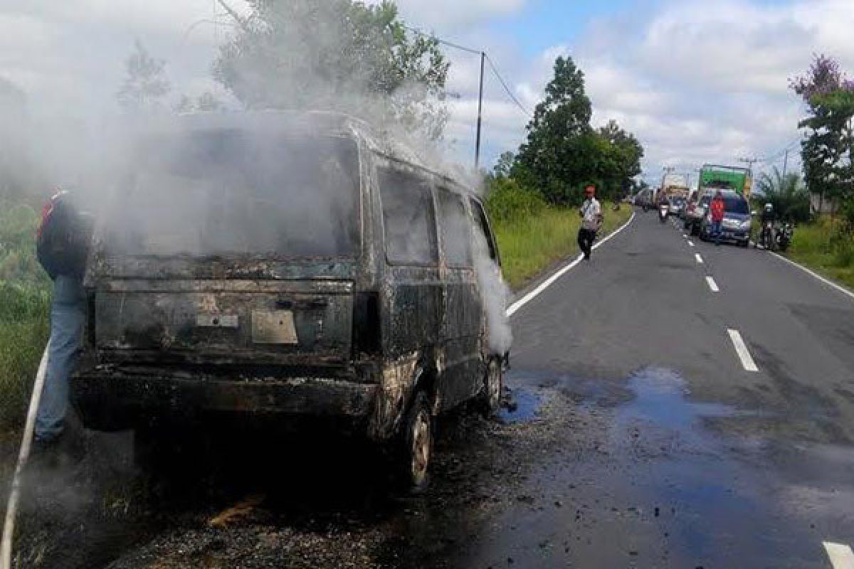 Ini Kronologis Mobil Carry Terbakar  di Desa Tanjung Taruna